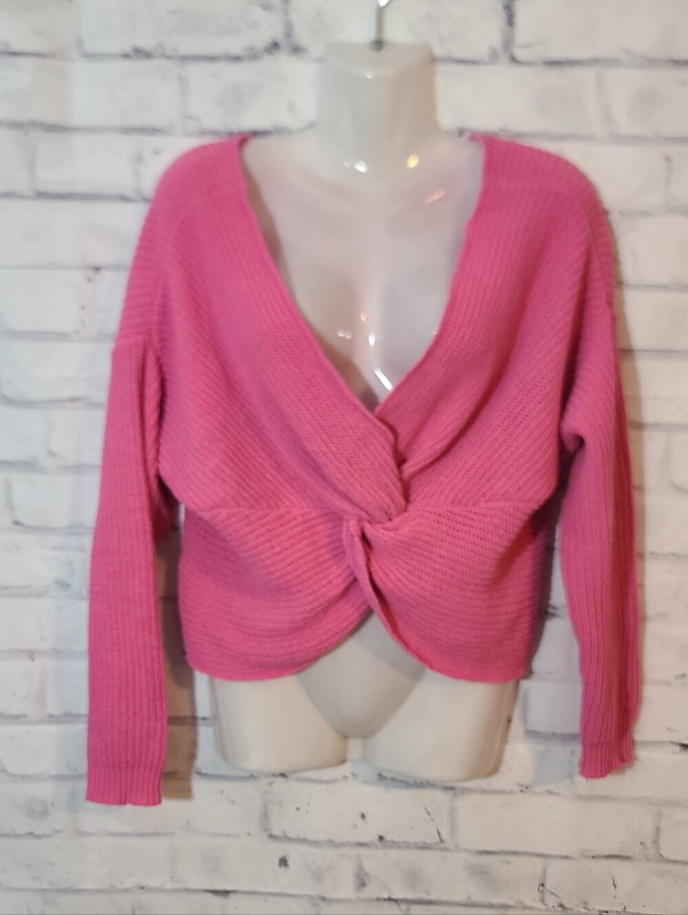 Moon & Madison Pink Twist Front V-Neck Pullover Sweater M